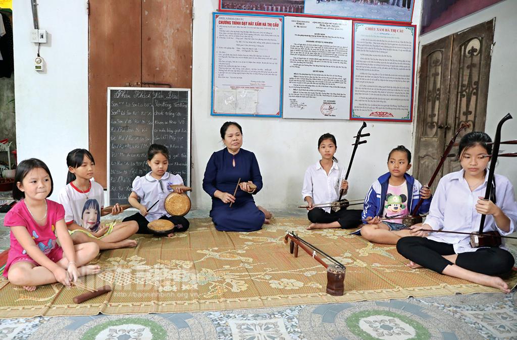 Bảo tồn và phát huy giá trị nghệ thuật hát xẩm để phục vụ du lịch: Góp phần định vị điểm đến Ninh Bình