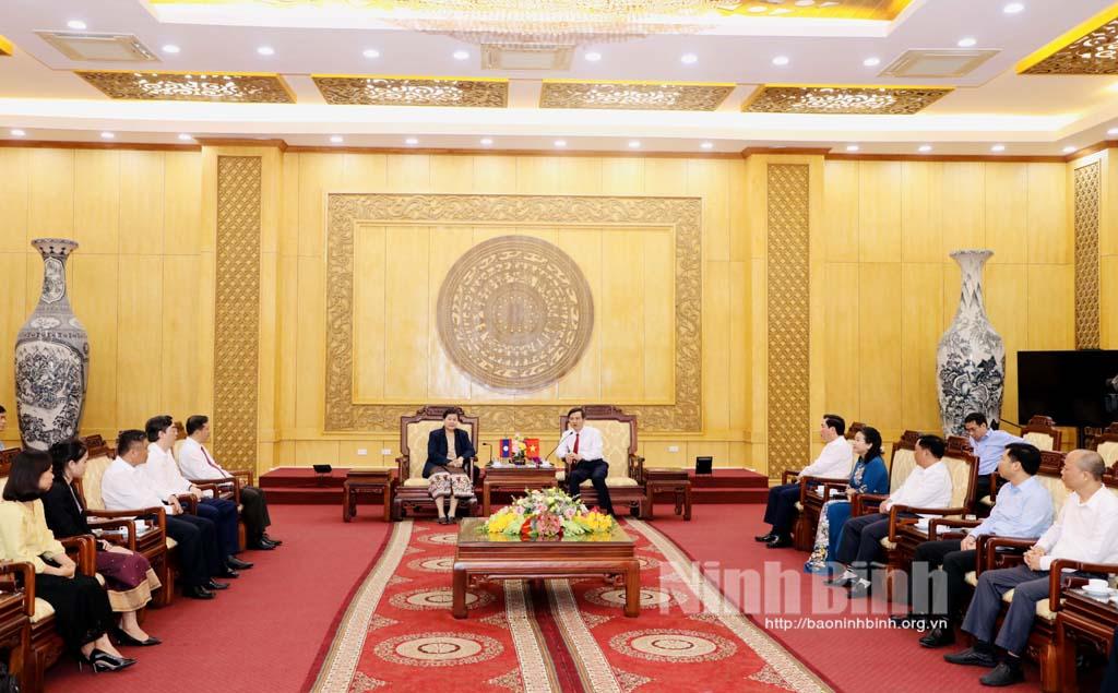 Đoàn đại biểu Tạp chí A-lun-may chào xã giao lãnh đạo tỉnh