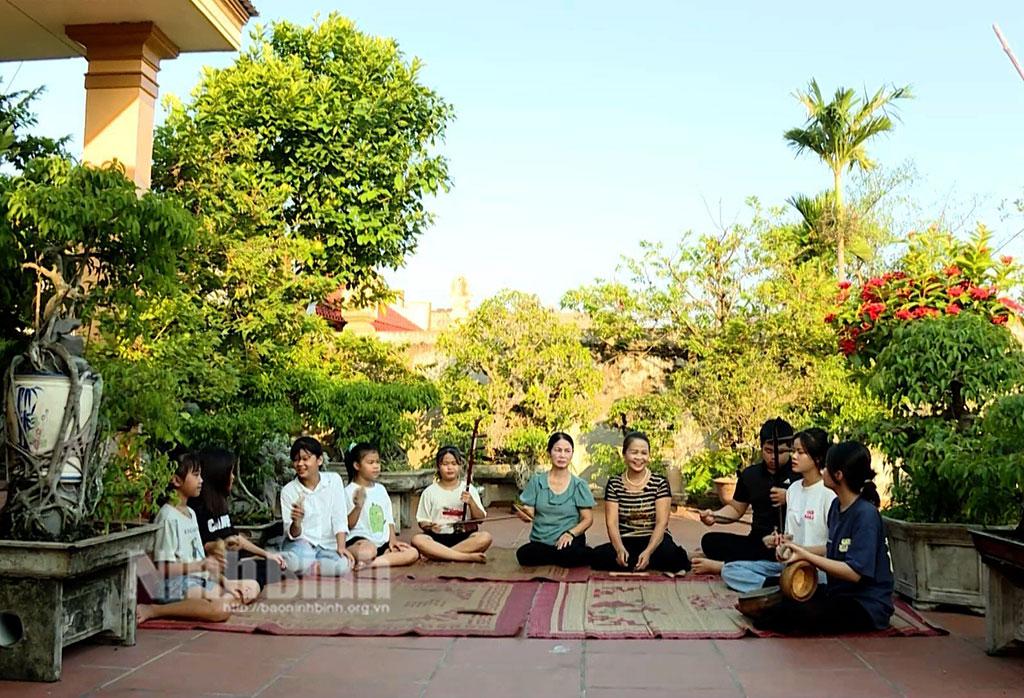 Làng Bình Hải mê hát chèo