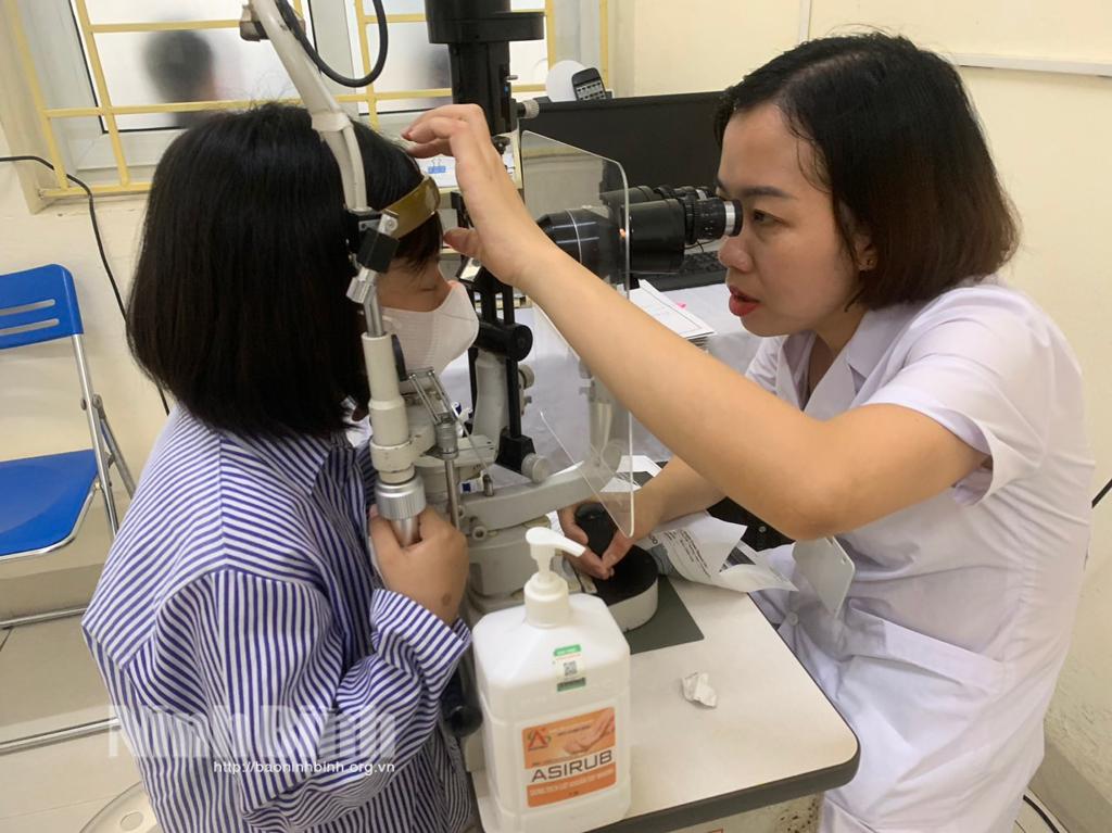 Đau mắt đỏ: Cảnh báo gia tăng và biến chứng ở trẻ em