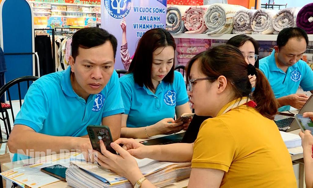 Bảo hiểm xã hội Ninh Bình: Tích cực thực hiện Đề án 06