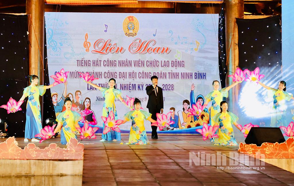 Liên hoan tiếng hát công nhân, viên chức, lao động chào mừng thành công Đại hội Công đoàn tỉnh lần thứ XVI