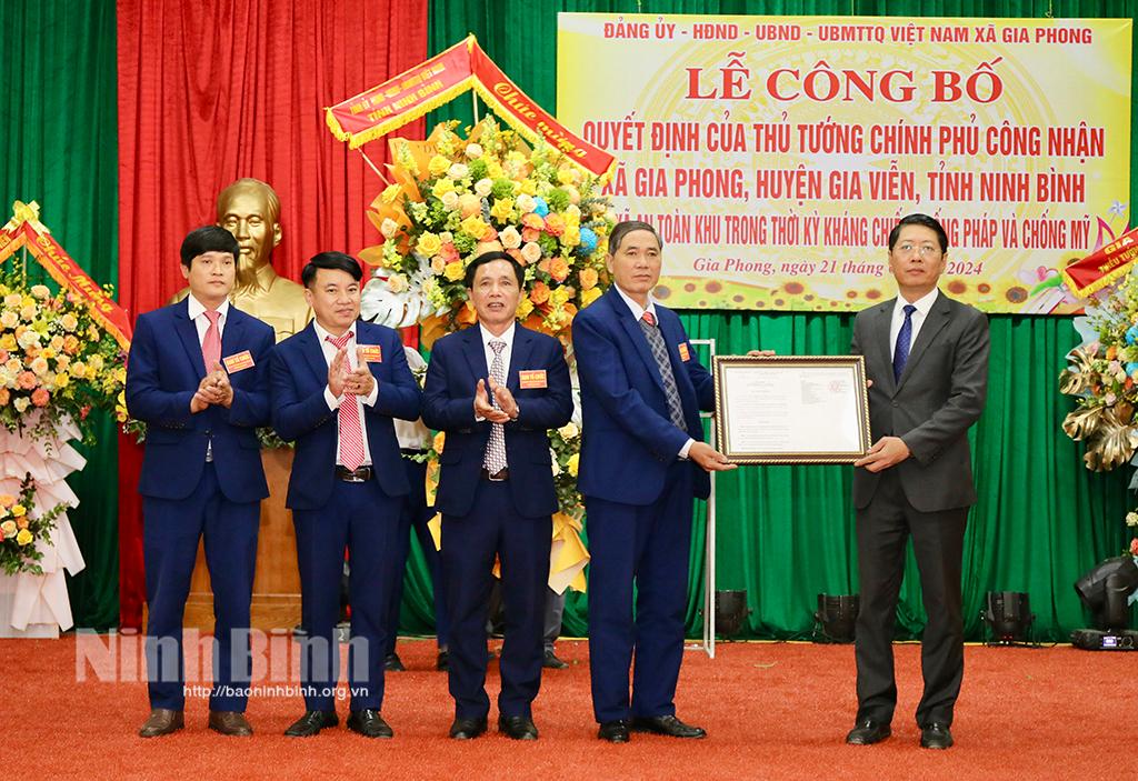 Công bố Quyết định của Thủ tướng Chính phủ công nhận xã Gia Phong là xã An toàn khu