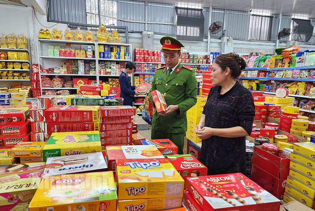 Quyết liệt phòng, chống buôn lậu, gian lận thương mại, hàng giả trong dịp Tết