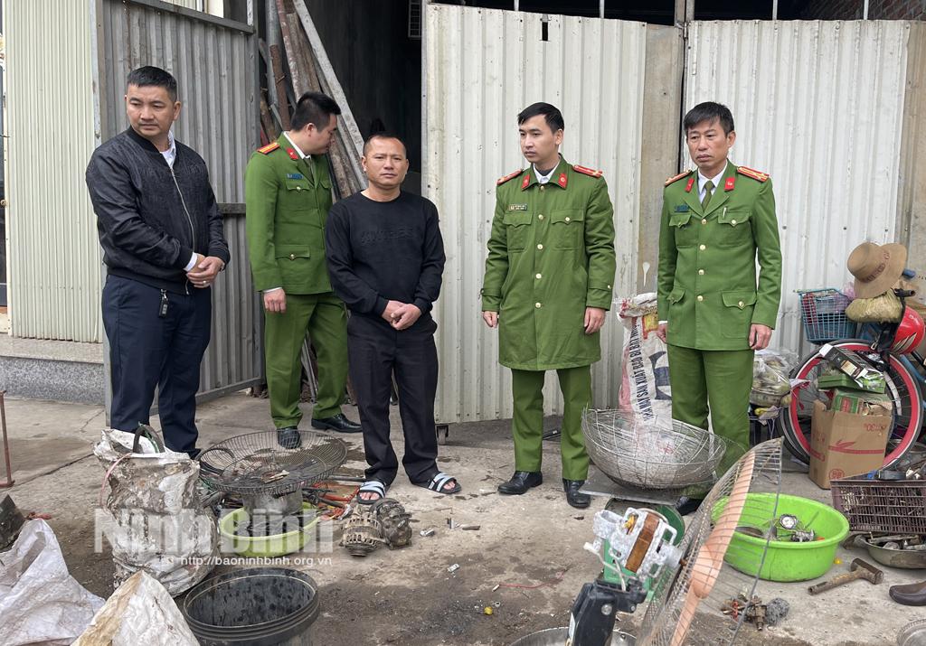 Kiểm tra việc chấp hành các quy định về trật tự xây dựng; phòng cháy, chữa cháy; quản lý, sử dụng điện, sử dụng đất