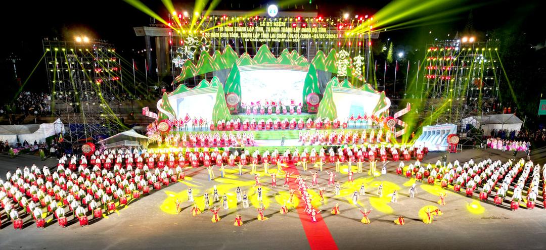 Lai Châu tổ chức Lễ kỷ niệm 20 năm chia tách, thành lập tỉnh và đón nhận Huân chương Lao động hạng Nhất