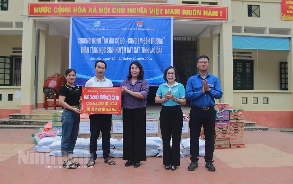 Chương trình "Áo ấm Cố đô cùng em tới trường" trao tặng quà tại các tỉnh miền núi phía Bắc