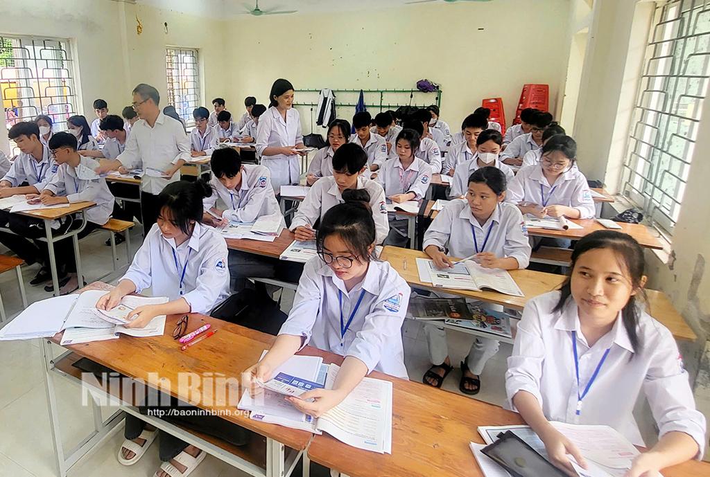 Tích cực thực hiện chính sách BHYT học sinh, sinh viên