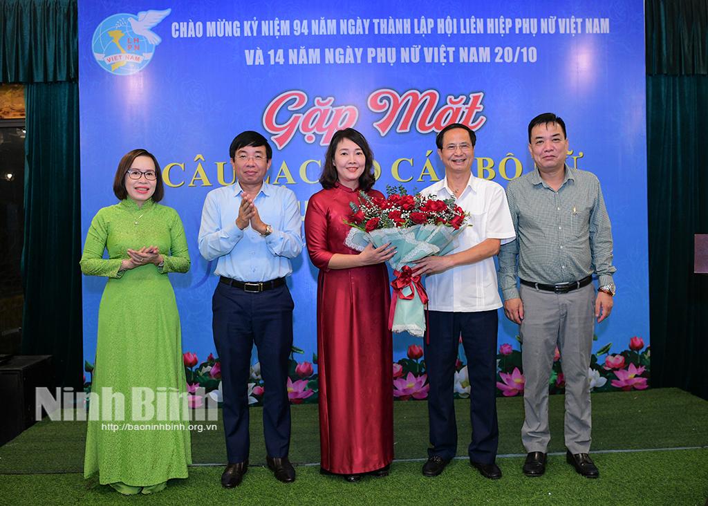 Câu lạc bộ cán bộ nữ huyện Hoa Lư tổ chức gặp mặt nhân kỷ niệm Ngày Phụ nữ Việt Nam 20/10