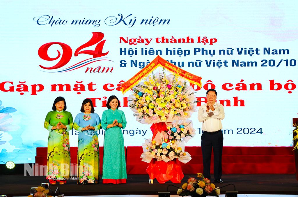 Gặp mặt Câu lạc bộ cán bộ nữ tỉnh Ninh Bình