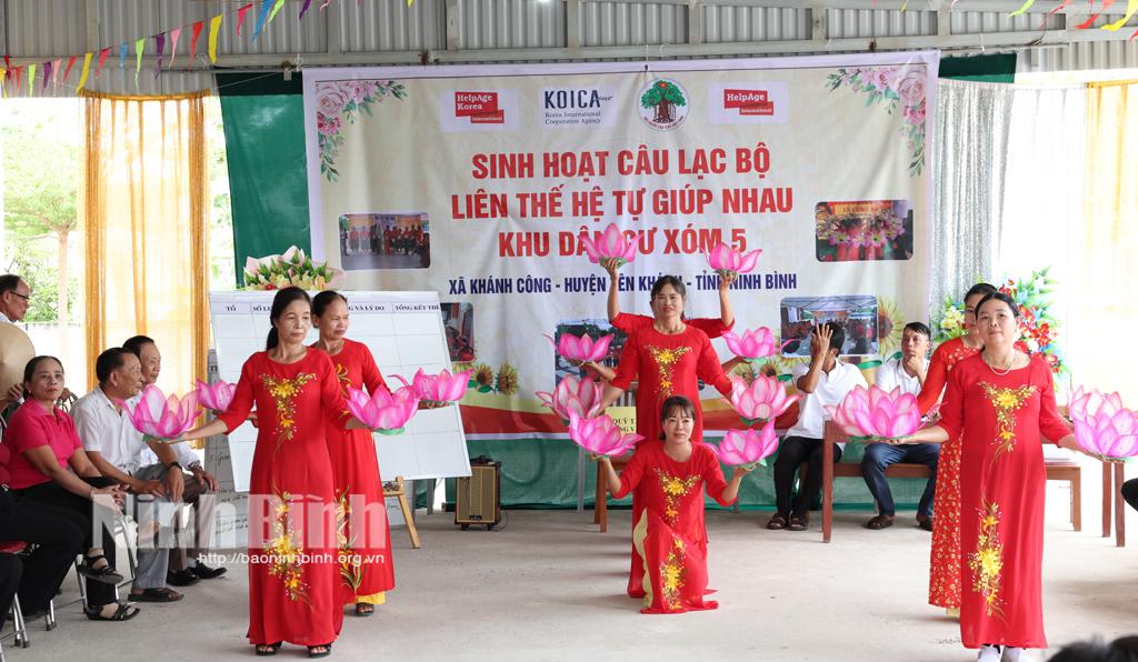 Tham quan và giới thiệu mô hình Câu lạc bộ Liên thế hệ tự giúp nhau xóm 5, xã Khánh Công