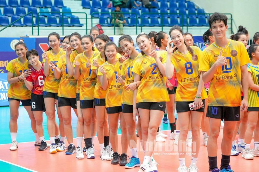 Giải bóng chuyền Cúp Hoa Lư-Bình Điền 2024: Cuộc chơi không khoan nhượng