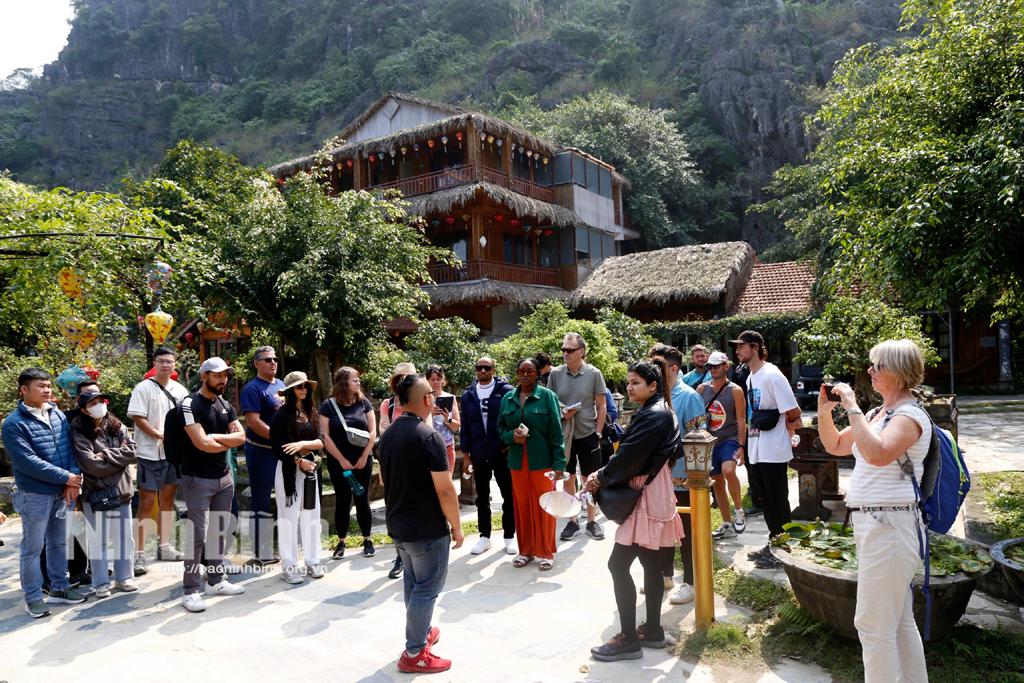 Hơn 2,7 triệu lượt khách đến Ninh Bình trong 2 tháng đầu năm