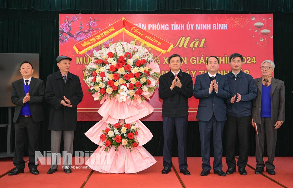 Hưu trí Văn phòng Tỉnh ủy gặp mặt mừng Đảng, mừng Xuân Giáp Thìn và kỷ niệm 30 năm ngày thành lập