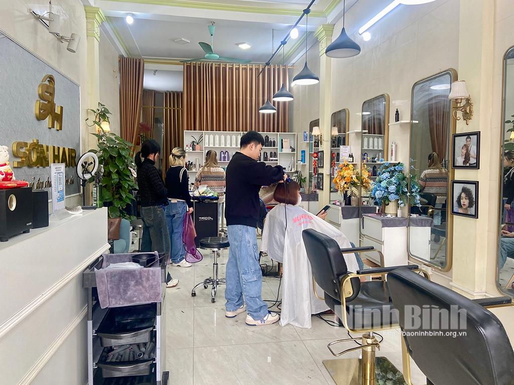 Các cơ sở làm đẹp "im ắng" chờ khách