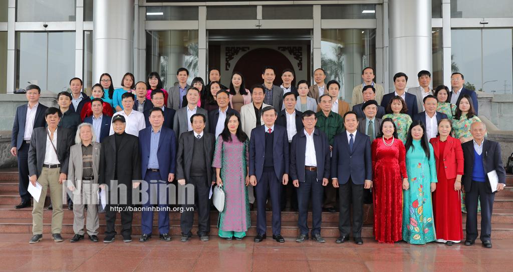 Thường trực Tỉnh ủy gặp mặt đại biểu văn nghệ sỹ tỉnh Ninh Bình năm 2024