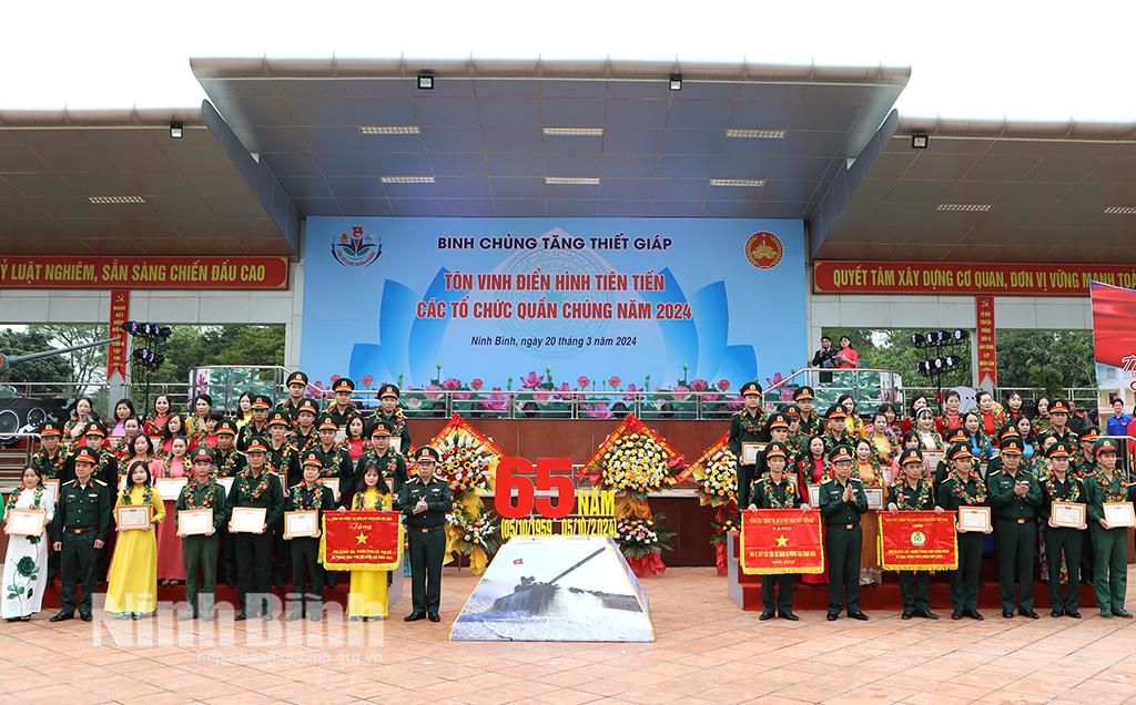 Binh chủng Tăng-Thiết giáp tôn vinh điển hình tiên tiến các tổ chức quần chúng năm 2024