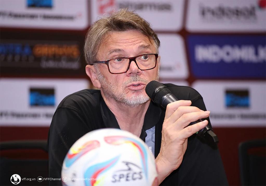 Huấn luyện viên Troussier: Đội tuyển Việt Nam sẽ chơi tốt hơn ở trận lượt về