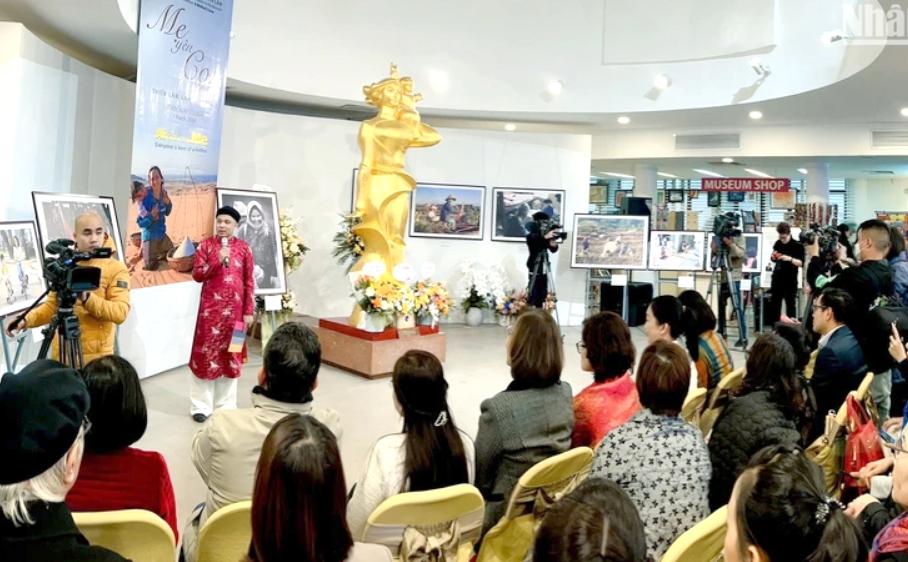 Triển lãm "Mẹ yêu con": Tôn vinh tình mẫu tử tha thiết, thiêng liêng