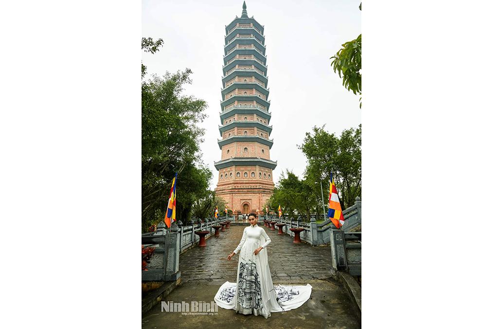 Hoa hậu Hoàn vũ Việt Nam Bùi Thị Xuân Hạnh trong bộ ảnh quảng bá du lịch Ninh Bình