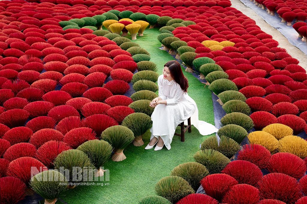 Check-in với "bản đồ" tăm hương cực hot ở Ninh Bình