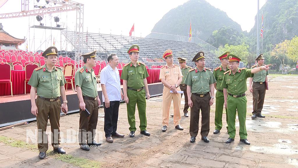 Kiểm tra công tác đảm bảo ANTT Lễ hội Hoa Lư năm 2024 và Lễ kỷ niệm 1100 năm ngày sinh Đinh Tiên Hoàng Đế