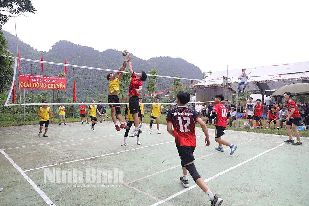 Thi đấu Giải bóng chuyền nam tại Lễ hội Hoa Lư năm 2024