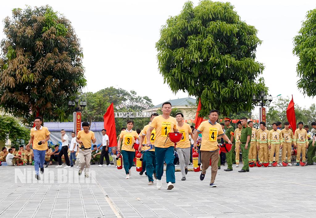 Yên Mô tổ chức Hội thi nghiệp vụ chữa cháy và cứu nạn, cứu hộ "Tổ liên gia an toàn phòng cháy, chữa cháy"