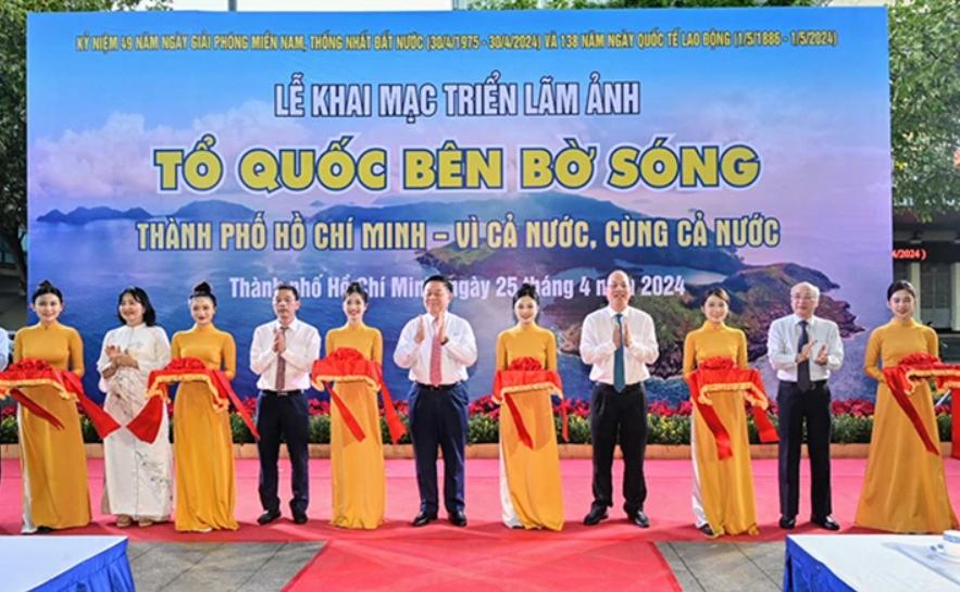Khai mạc triển lãm Kỷ niệm 49 năm Ngày Giải phóng miền nam, thống nhất đất nước (30/4/1975-30/4/2024)