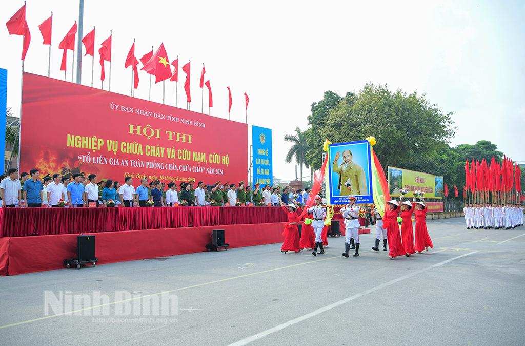 Hội thi nghiệp vụ chữa cháy và cứu nạn, cứu hộ "Tổ liên gia an toàn phòng cháy, chữa cháy" tỉnh Ninh Bình năm 2024