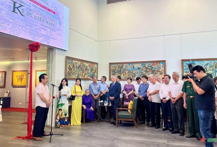 Khai mạc Triển lãm "Họa sĩ Lê Huy Toàn-Ký ức Điện Biên"