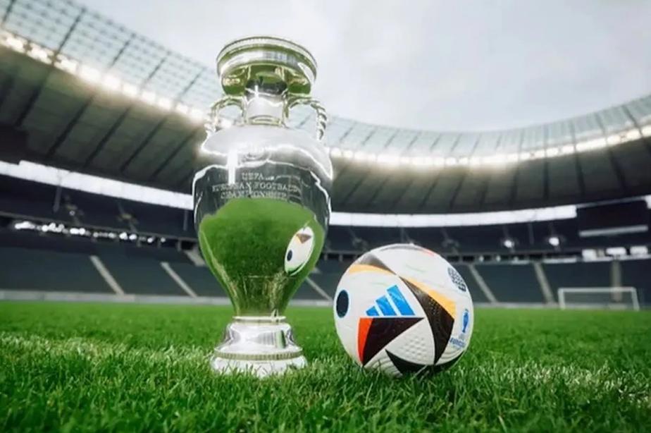 Trái bóng Fussballliebe-biểu tượng độc đáo của EURO 2024