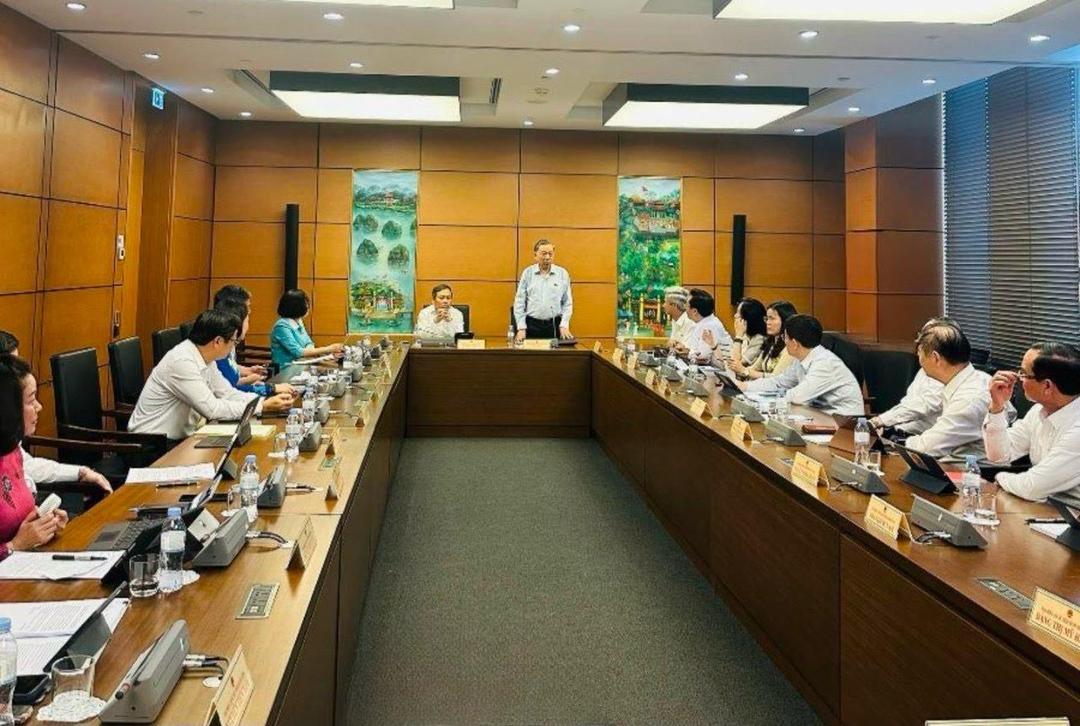 Kỳ họp thứ 7, Quốc hội khóa XV: Đại biểu Quốc hội tỉnh thảo luận tại Tổ về Dự án Luật Công chứng (sửa đổi)