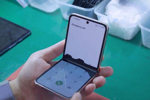 Sửa Samsung Z Flip 4 lỗi cáp màn hình nhanh chóng, hiệu quả