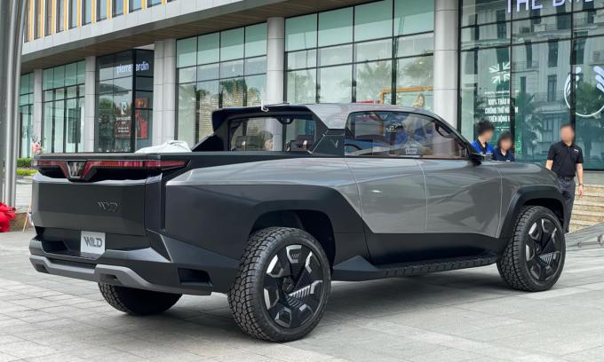 VinFast trưng bày bán tải điện VF Wild tại trường đua