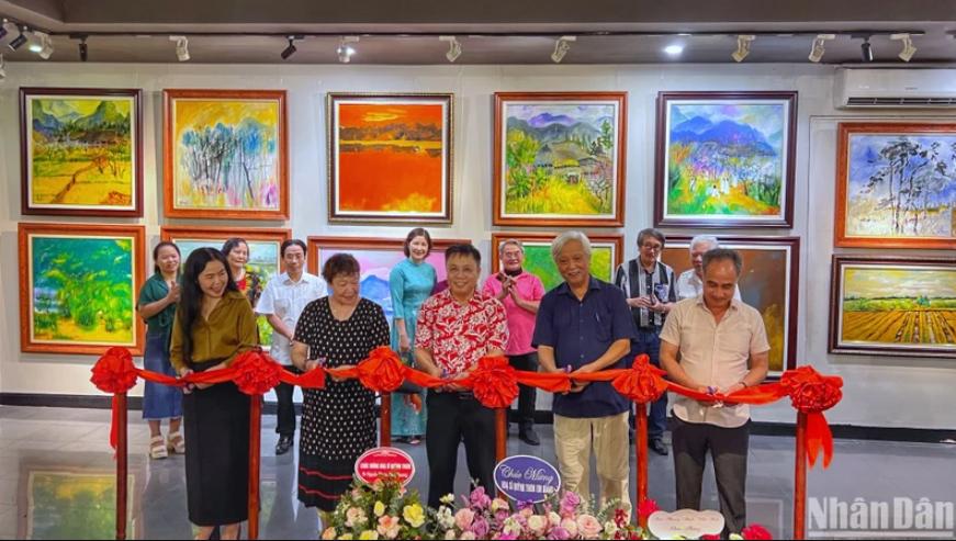 Họa sĩ Quỳnh Thơm mang "Sắc quê" đến với công chúng Thủ đô