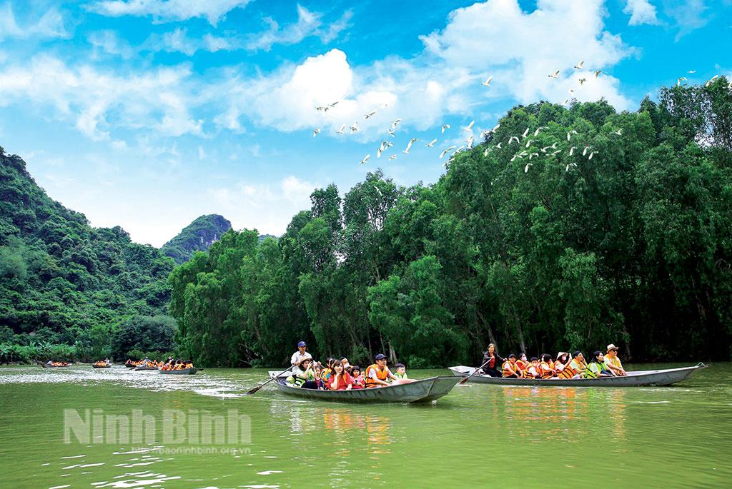 Du lịch xanh "chìa khóa" phát triển bền vững tại Ninh Bình