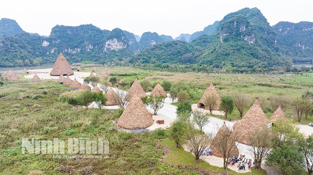 Fashion Show "Hello Cosmo From Vietnam" tổ chức ở Tràng An