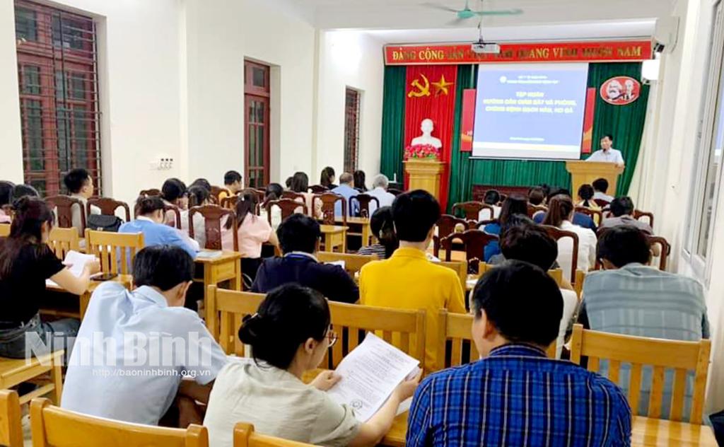 Tập huấn hướng dẫn giám sát và phòng, chống bệnh bạch hầu, ho gà