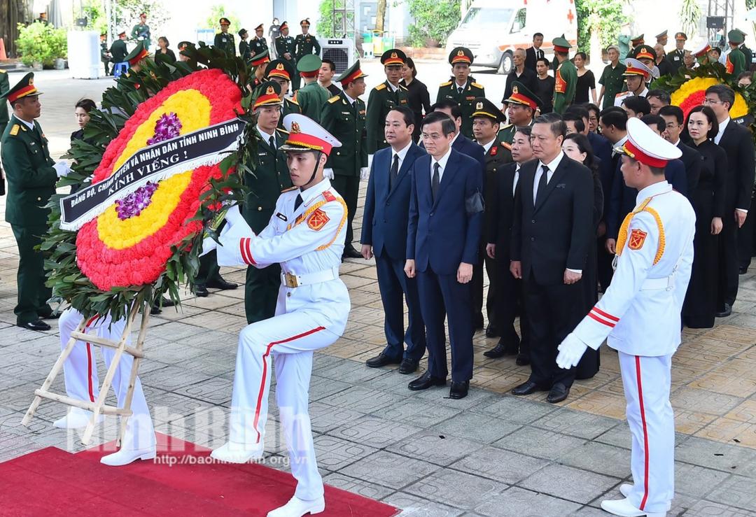 Đoàn đại biểu tỉnh Ninh Bình kính viếng đồng chí Tổng Bí thư Nguyễn Phú Trọng