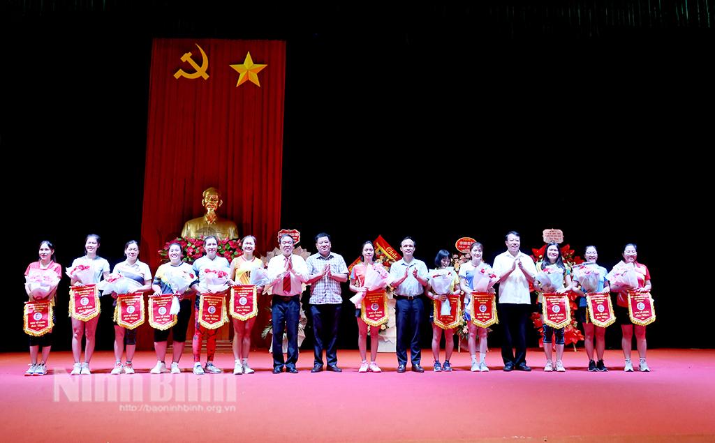 Khai mạc Giải bóng chuyền hơi nữ tỉnh Ninh Bình năm 2024