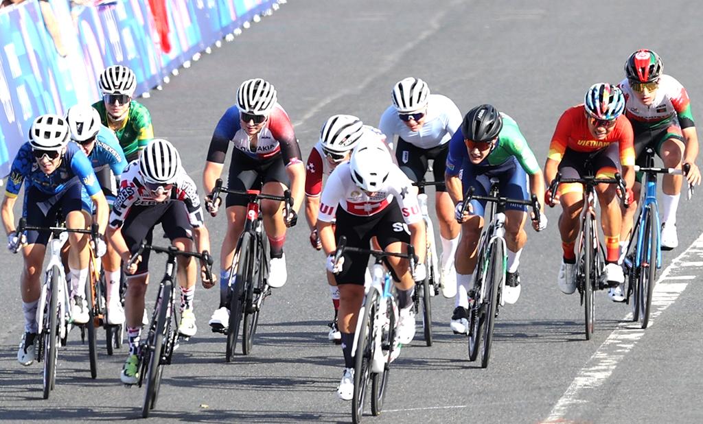 Nguyễn Thị Thật hoàn thành nội dung xe đạp đường trường tại Olympic 2024