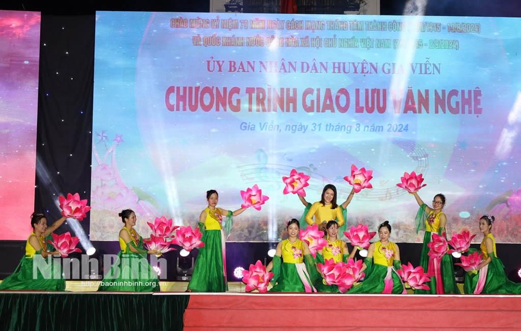 Gia Viễn tổ chức giao lưu văn nghệ và đốt lửa trại chào mừng Quốc khánh 2/9