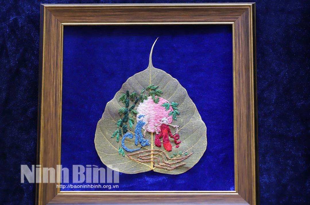 Thêu tranh trên lá bồ đề: Kết nối quá khứ với hiện tại