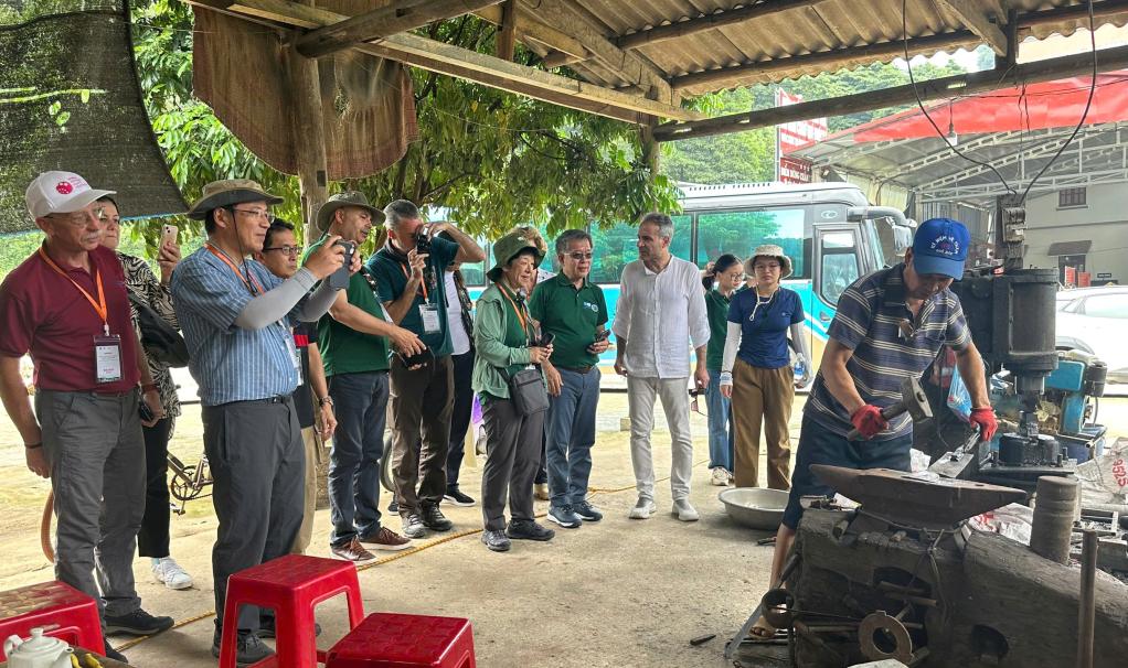 Khảo sát thực địa các tuyến du lịch trong vùng Công viên địa chất toàn cầu UNESCO Non nước Cao Bằng