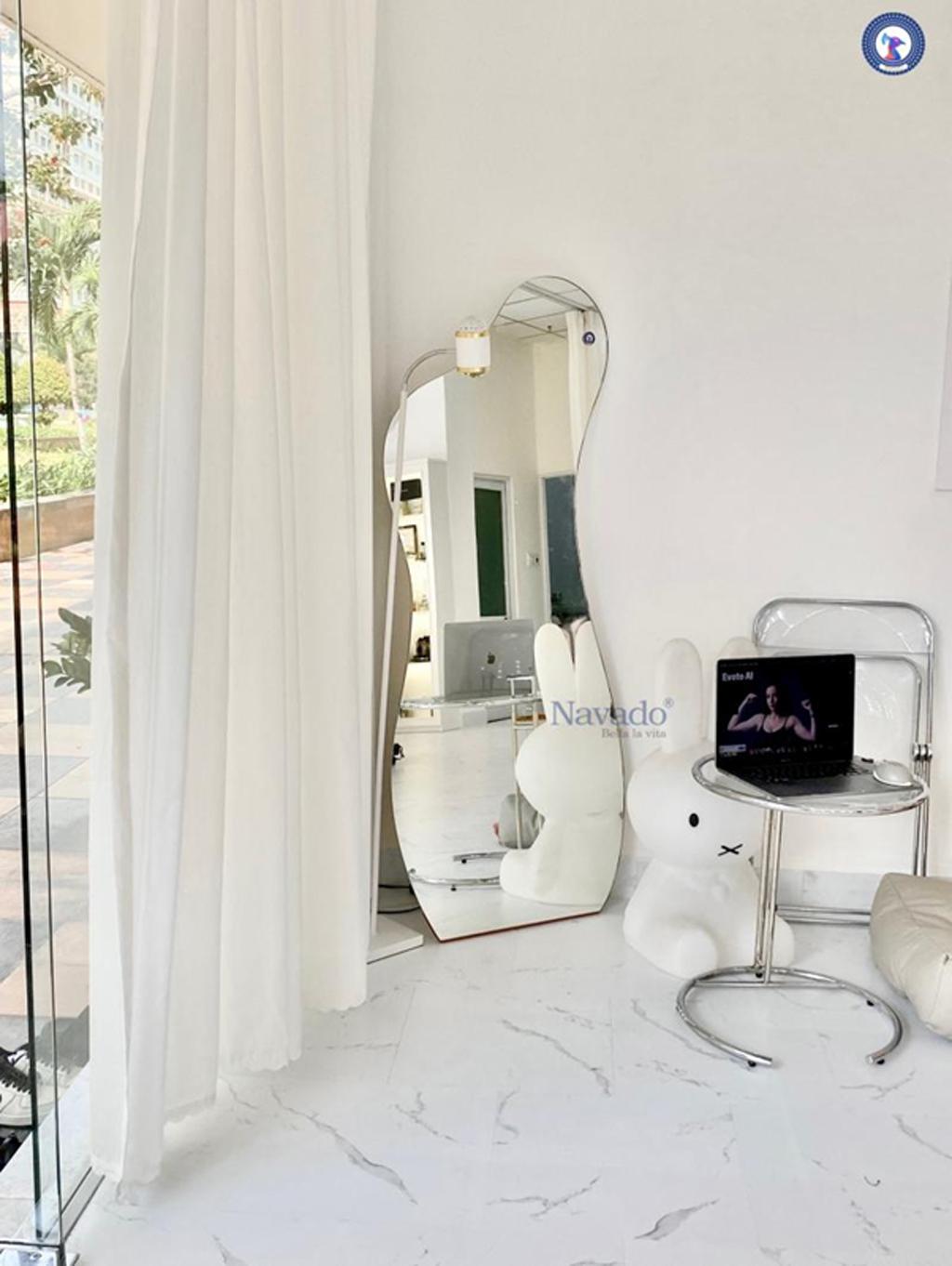 Hướng dẫn chọn gương cho shop thời trang hiệu quả