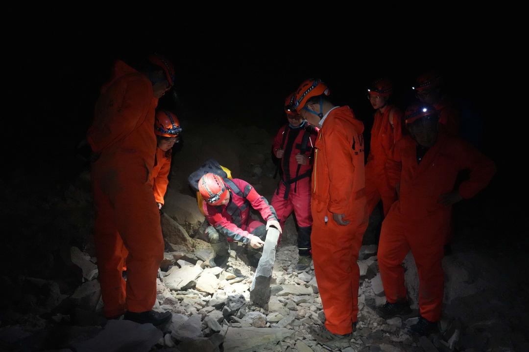 Tiếp tục khám phá hang động dài nhất châu Á