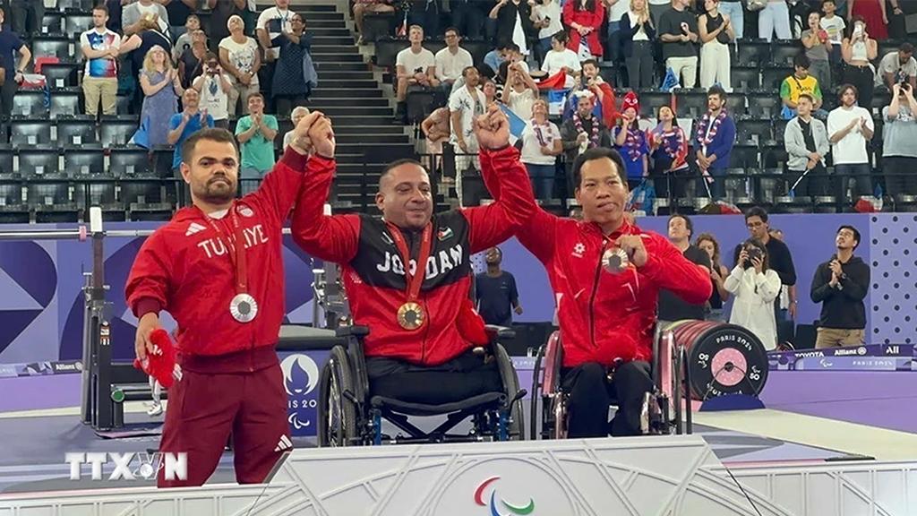 Thưởng nóng đô cử Lê Văn Công giành Huy chương Đồng Paralympic